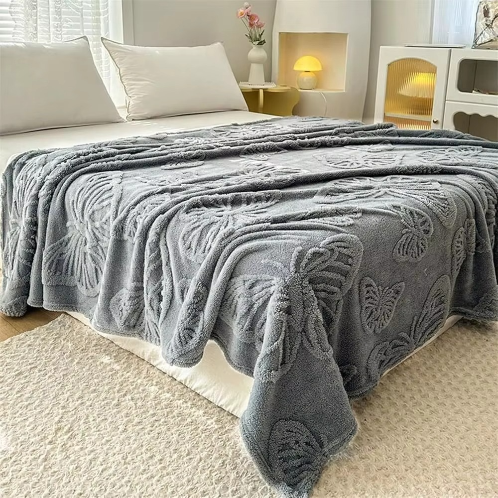 Doppelseitige Kühldecke mit atmungsaktivem Kühleffekt und 3D Schmetterling-Jacquard-Design | Karnz