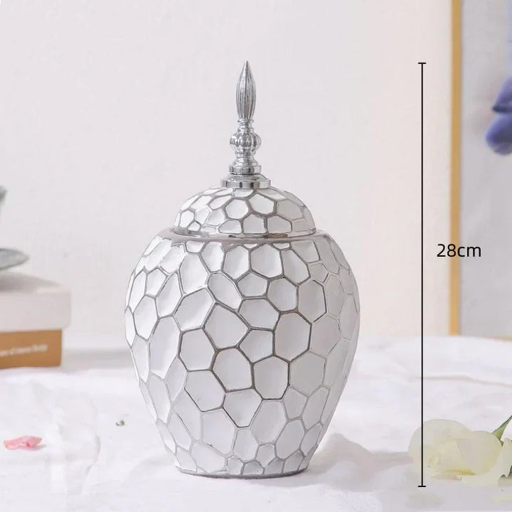 Karnz | Elegante Keramikvase mit goldenen Akzenten