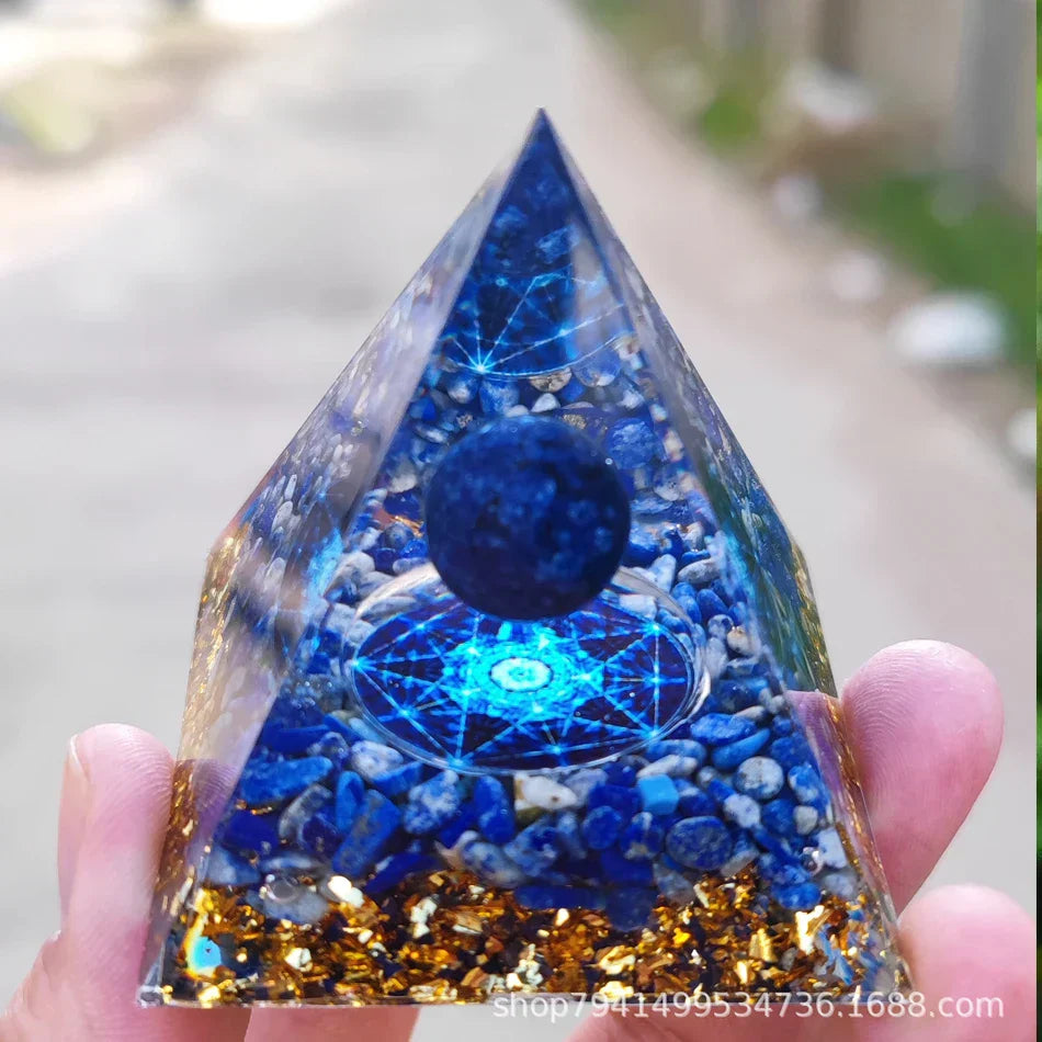 Orgonite-Pyramide mit Amethyst Pendel – Energie, Schutz und Dekoration | Karnz
