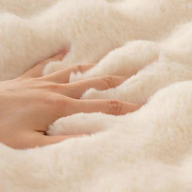 Sofia – Universeller Plüschsofabezug L-Form – Winterwarm und weich