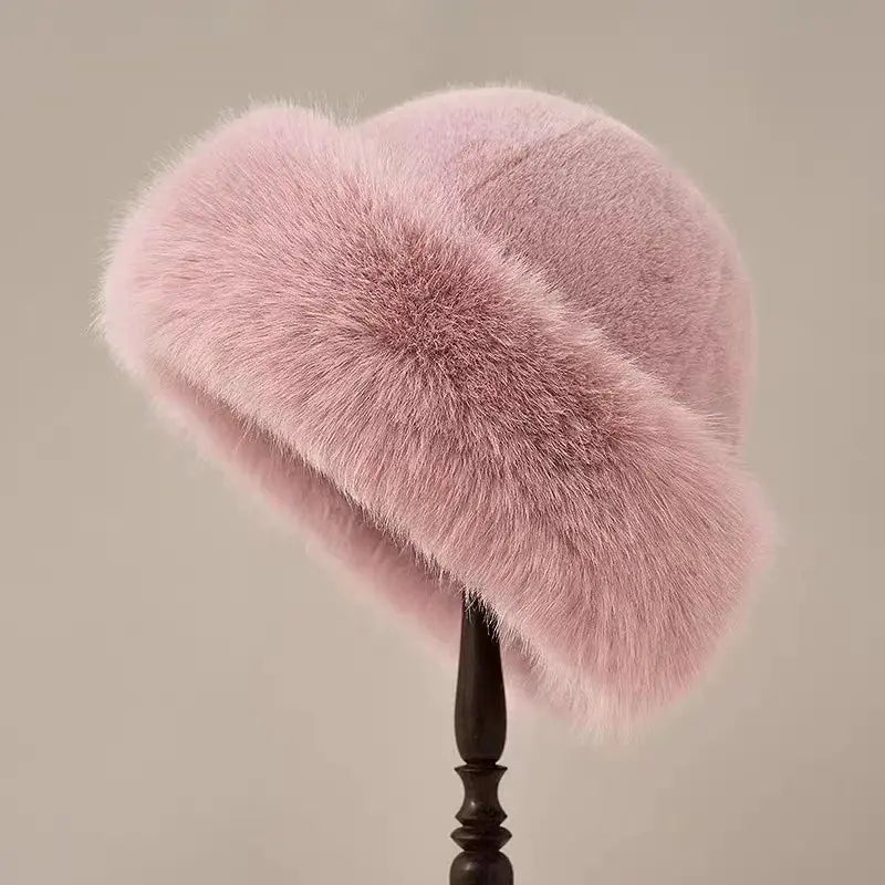 Stylische Wintermütze mit Kunstpelzfutter