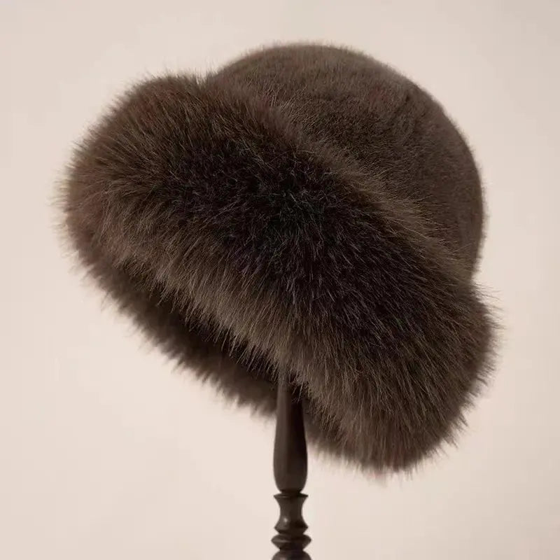Stylische Wintermütze mit Kunstpelzfutter