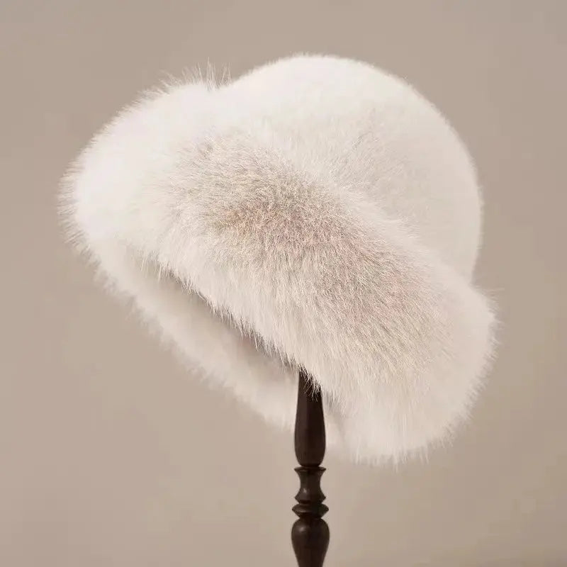 Stylische Wintermütze mit Kunstpelzfutter