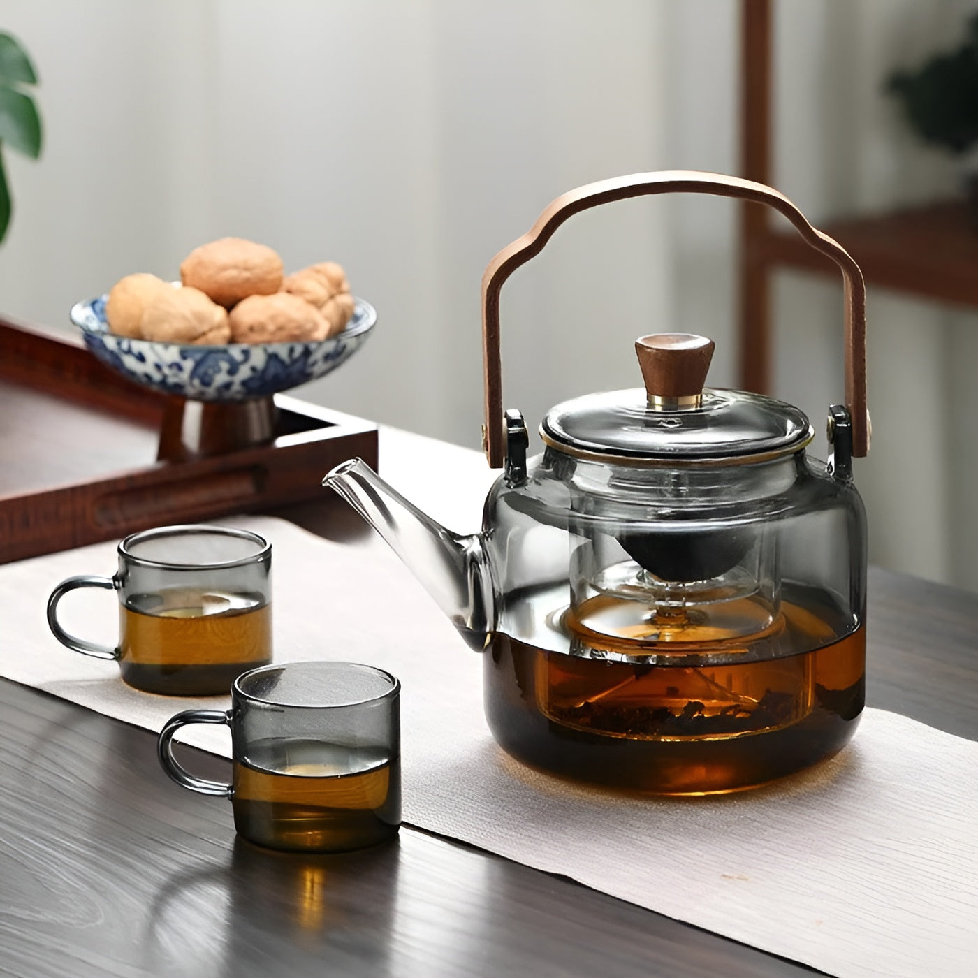 Glas Teekanne mit Holzdeckel und Sieb – Elegantes Design | 1,2 L Rauchglas für stilvollen Teegenuss | Karnz
