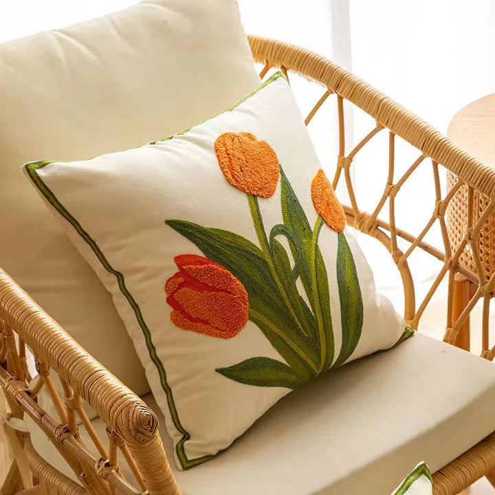 Bestickter Tulpenkissenbezug