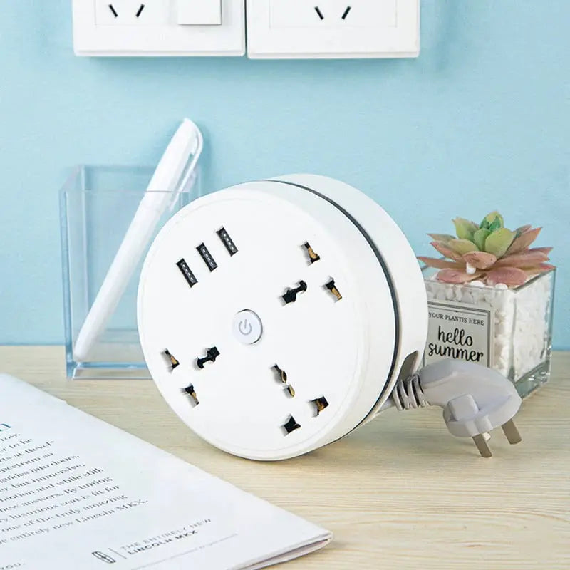 Universelle Steckdosenleiste mit ausziehbarem Kabel & USB-Ports