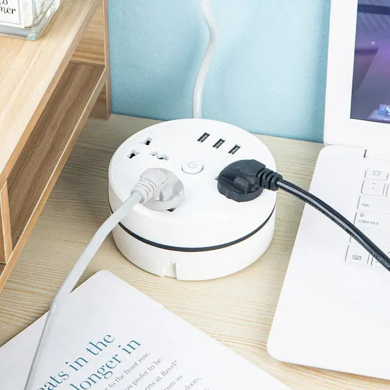 Universelle Steckdosenleiste mit ausziehbarem Kabel & USB-Ports