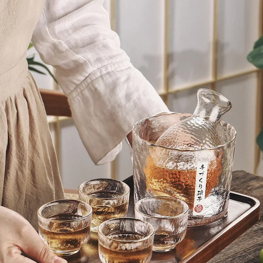 Japanischer Sake Satz aus Glas – Elegante Karaffe mit Bechern | Perfekt für Wein, Whisky & Likör | Karnz