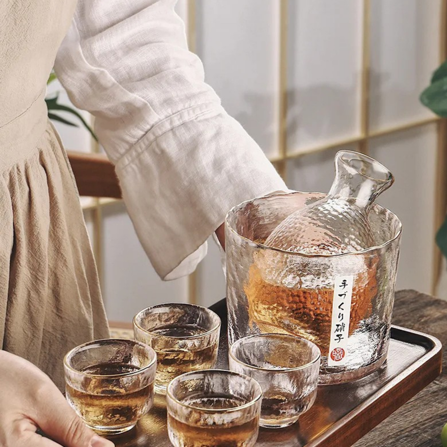 Japanischer Sake Satz aus Glas – Elegante Karaffe mit Bechern | Perfekt für Wein, Whisky & Likör | Karnz