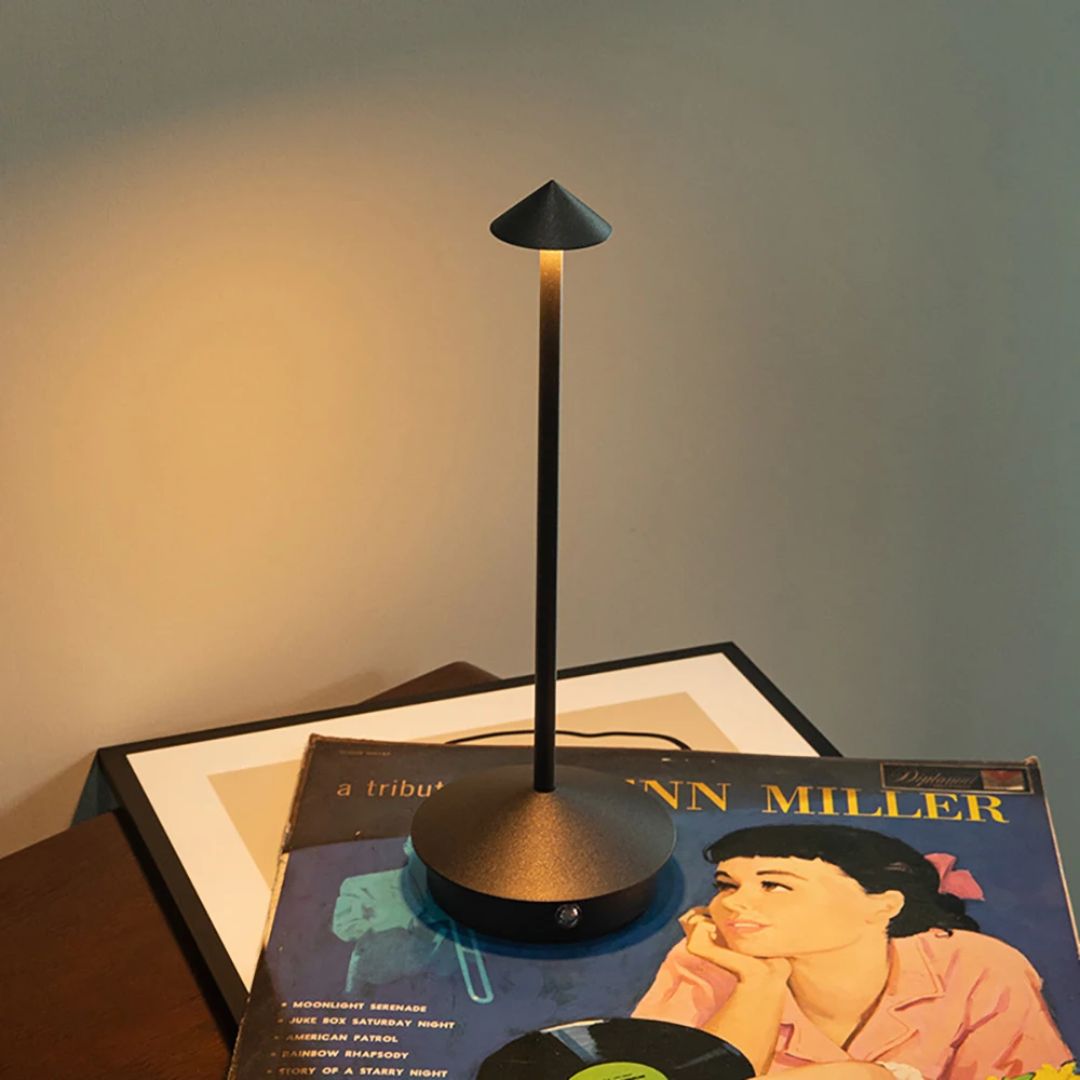 Robyn Arrow LED Tischlampe | Karnz
