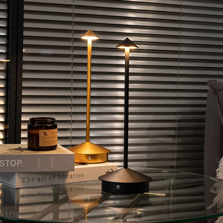 Robyn Arrow LED Tischlampe | Karnz