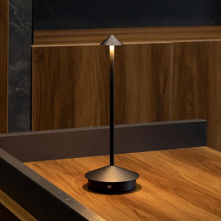 Robyn Arrow LED Tischlampe | Karnz