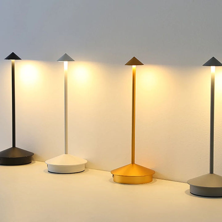 Robyn Arrow LED Tischlampe | Karnz
