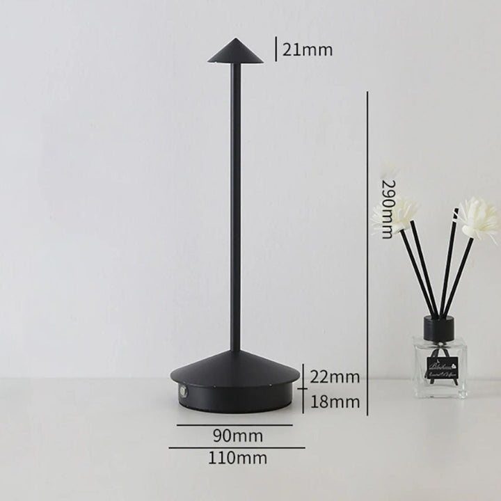 Robyn Arrow LED Tischlampe | Karnz