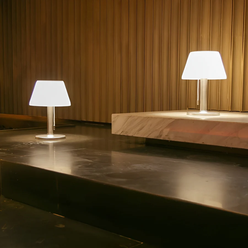 Stylische Solar Tischlampe - SolarLuxe | Karnz