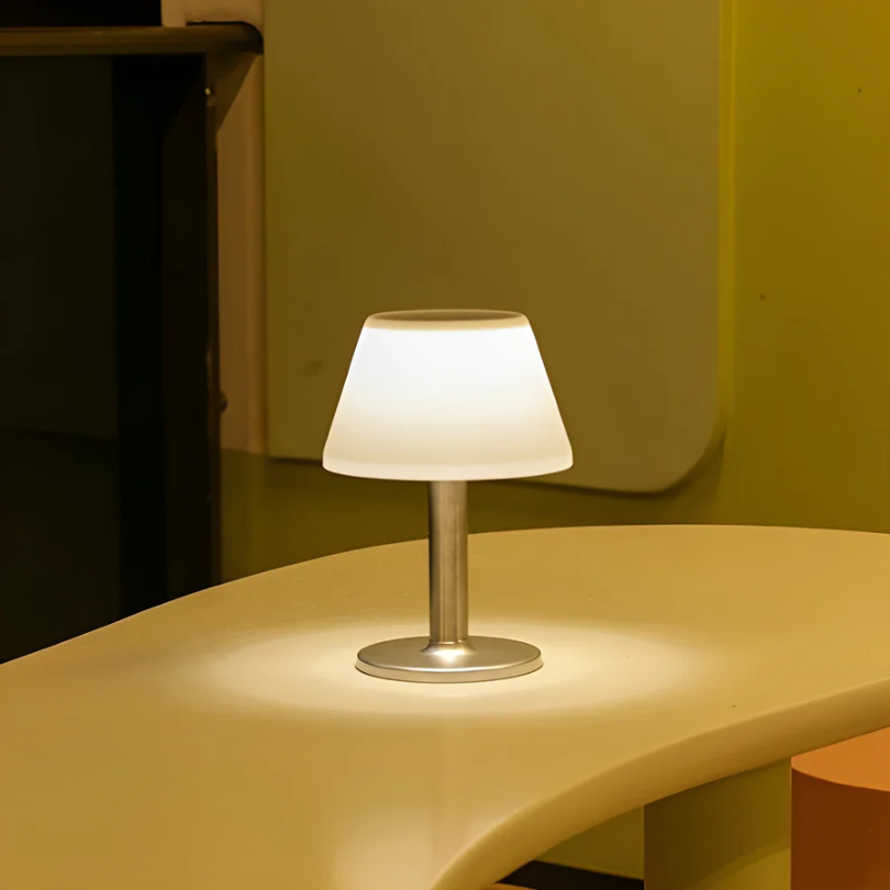 Stylische Solar Tischlampe - SolarLuxe | Karnz