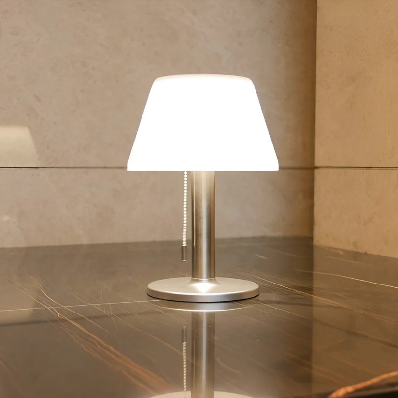 Stylische Solar Tischlampe - SolarLuxe | Karnz