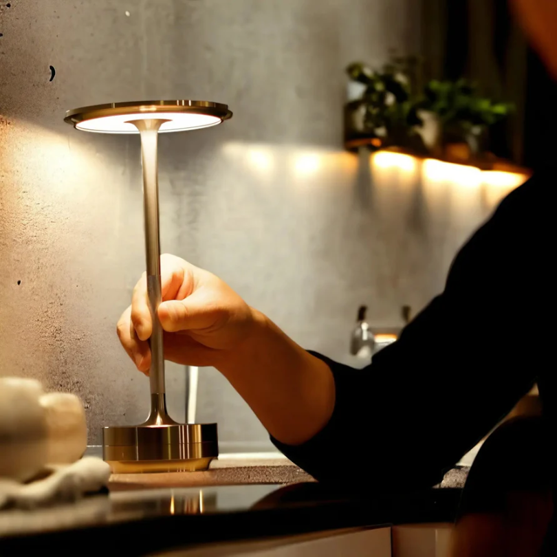 Stimmungsvolle Luxus Tischlampe - LumoVibe | Karnz