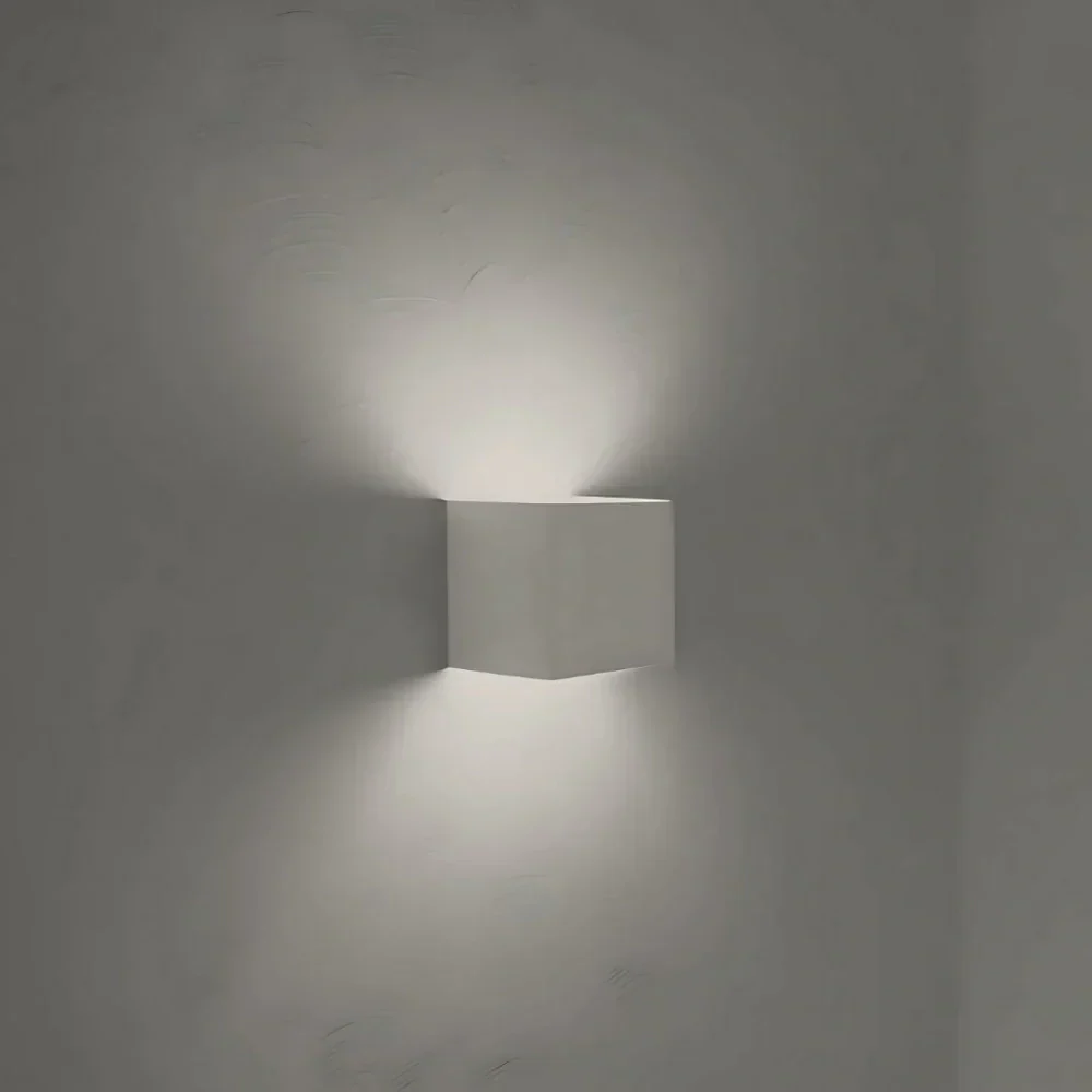 Moderne Wandleuchte aus schwarzem Aluminium
