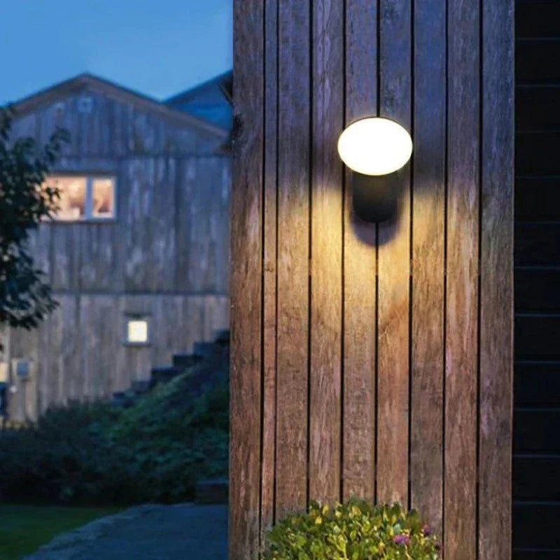 Moderne LED Verandaleuchte mit Bewegungsmelder - Wasserdichte Außenbeleuchtung, energiesparend, ideal für Terrasse und Eingang | Karnz