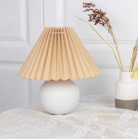Elegante Tischlampe im Vintage-Stil - Antikes Design mit Plissee-Lampenschirm, Retro-Tischleuchte für Wohnzimmer & Schlafzimmer, Dekorativ und Stilvoll | Karnz