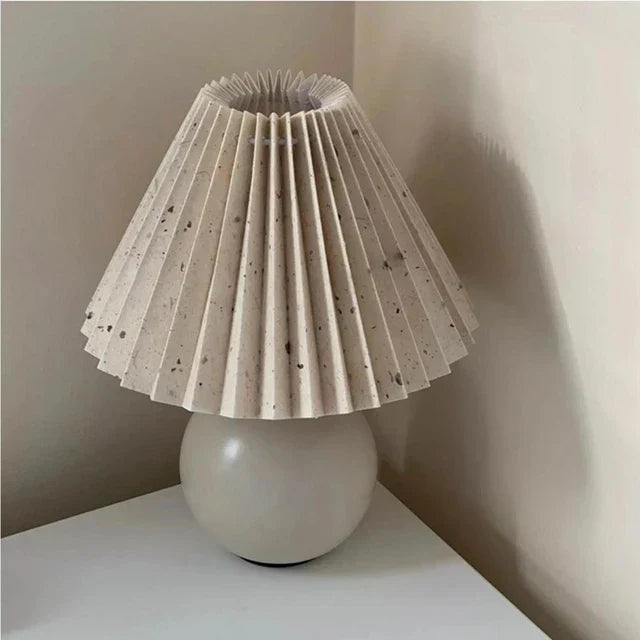 Elegante Tischlampe im Vintage-Stil - Antikes Design mit Plissee-Lampenschirm, Retro-Tischleuchte für Wohnzimmer & Schlafzimmer, Dekorativ und Stilvoll | Karnz