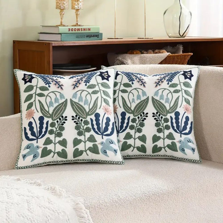 Kissenbezug mit Vintage-Stickerei (botanische Stickerei)