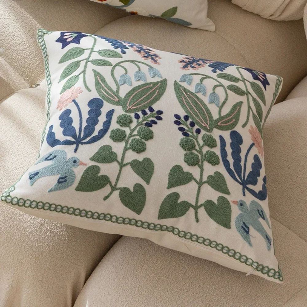 Kissenbezug mit Vintage-Stickerei (botanische Stickerei)