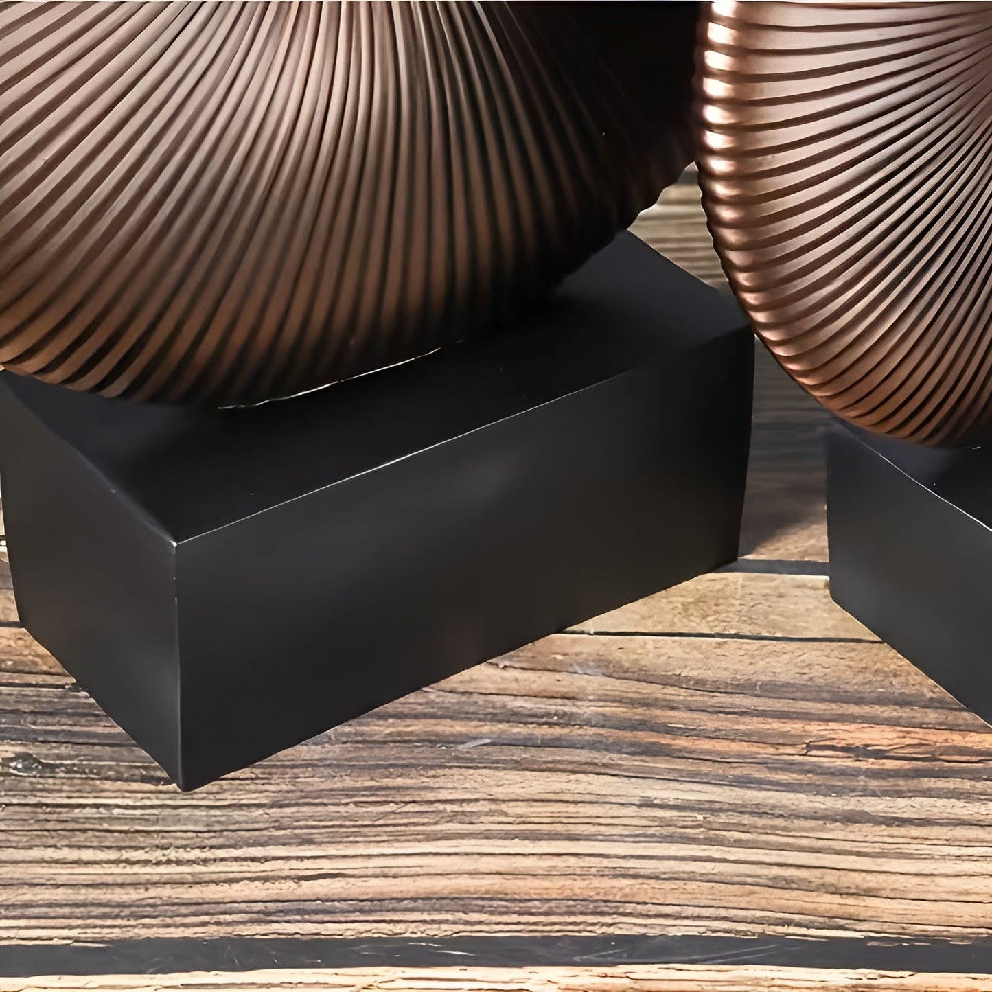 Runde Skulptur im Vintage-Stil – Chinesisch inspiriert | Stilvolle Wohnkultur aus Harz | Karnz