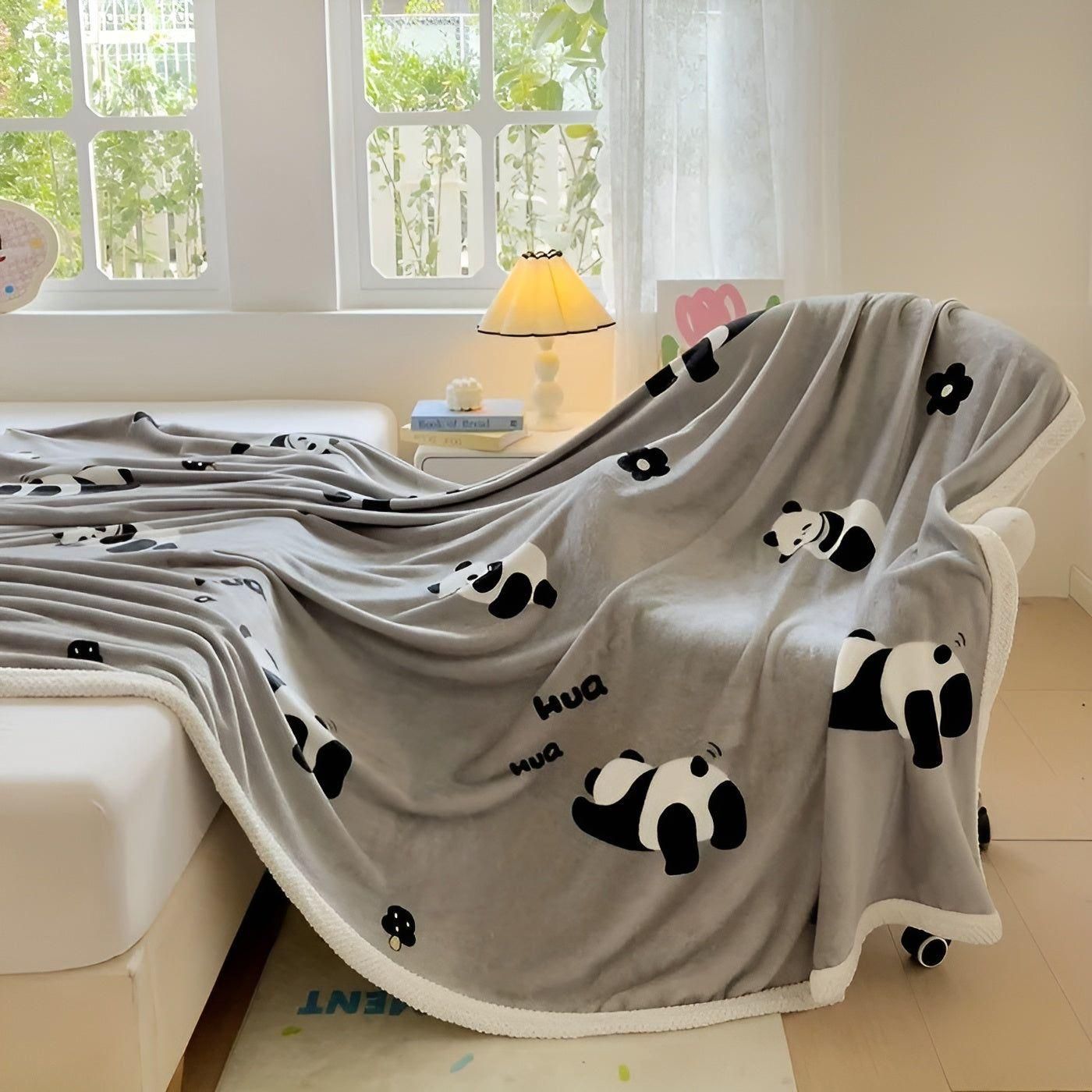 PandaSnug Karnzanket - Weiches und wärmendes Flanell-Fleece mit Panda-Print