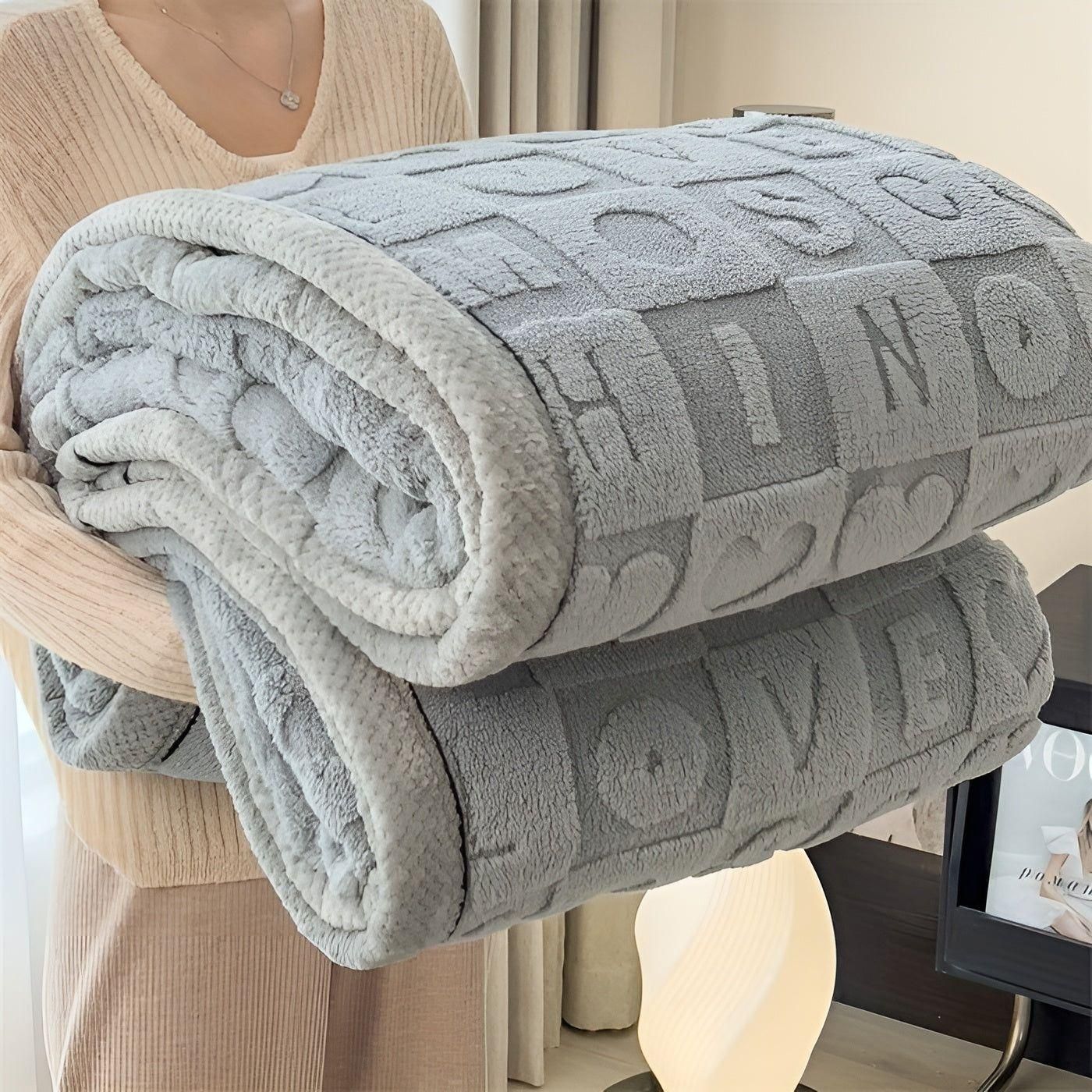CoralDream Karnzanket – Warme Fleece-Winter-Karnzanket mit doppelseitigem Herz- und Buchstabenmotiv