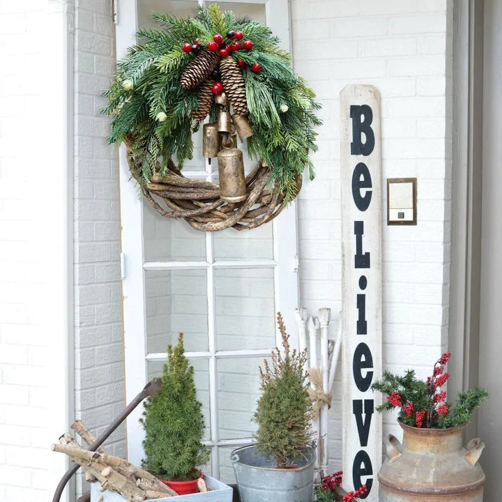 Weihnachtskranz | Boho-Stil | Rustikaler Rankenkranz mit Tannenzapfen und goldenen Glöckchen
