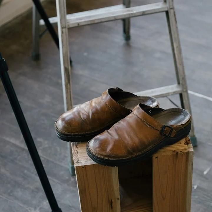 Sandsberg | Orthopädische Herren-Lederpantoffeln | Komfort und Fußgewölbestütze | Braun