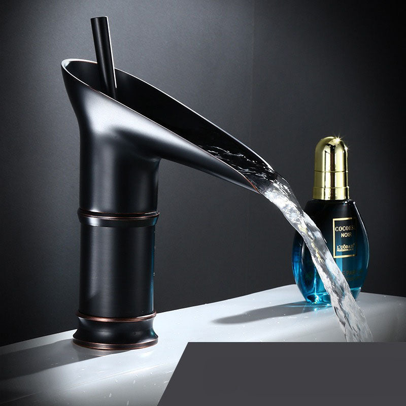 Luxurißer Messing Wasserfall Waschbecken Wasserhahn für opulente Badezimmerwaschbecken
