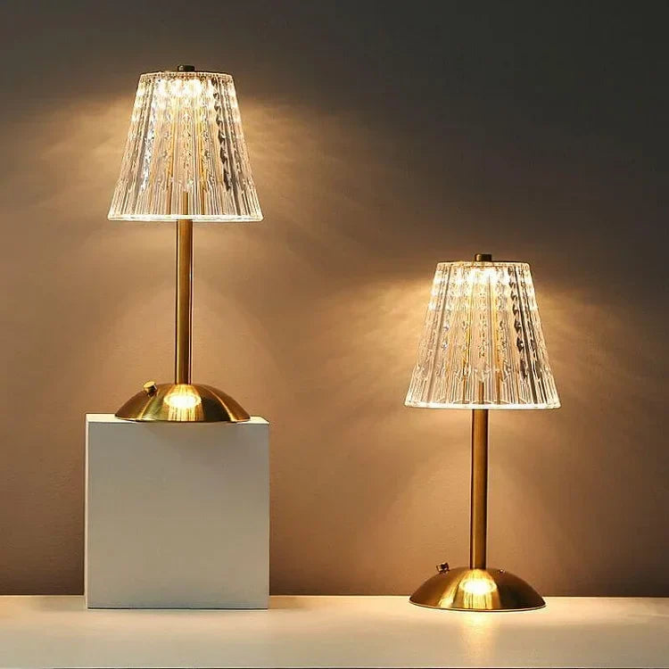 AuraLux - Luxuriöse goldene Kristall-Tischlampe mit Touch-Steuerung und dimmbarer LED-Beleuchtung | Karnz