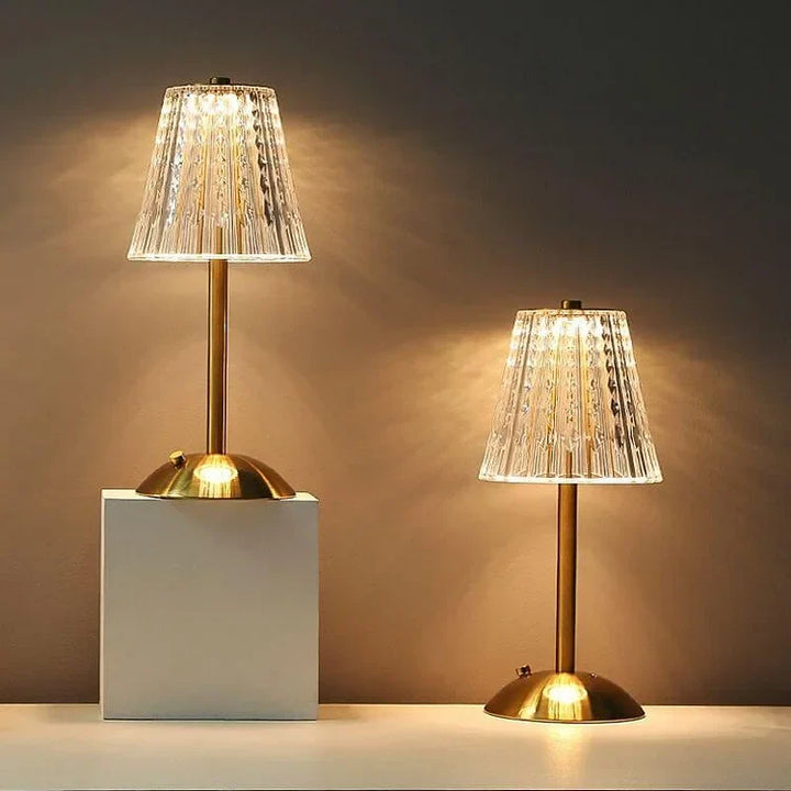 AuraLux - Luxuriöse goldene Kristall-Tischlampe mit Touch-Steuerung und dimmbarer LED-Beleuchtung | Karnz
