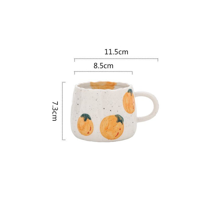 Keramiktasse mit verspieltem Obstdesign | Karnz