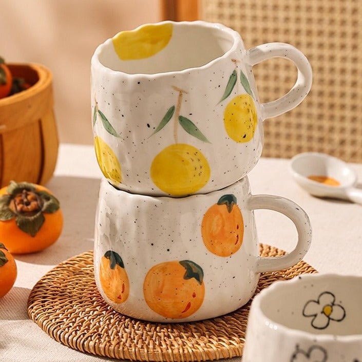 Keramiktasse mit verspieltem Obstdesign | Karnz
