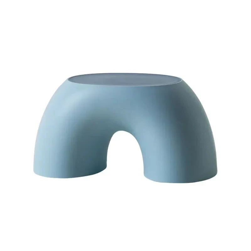 Kinderhocker aus Kunststoff in Regenbogenform