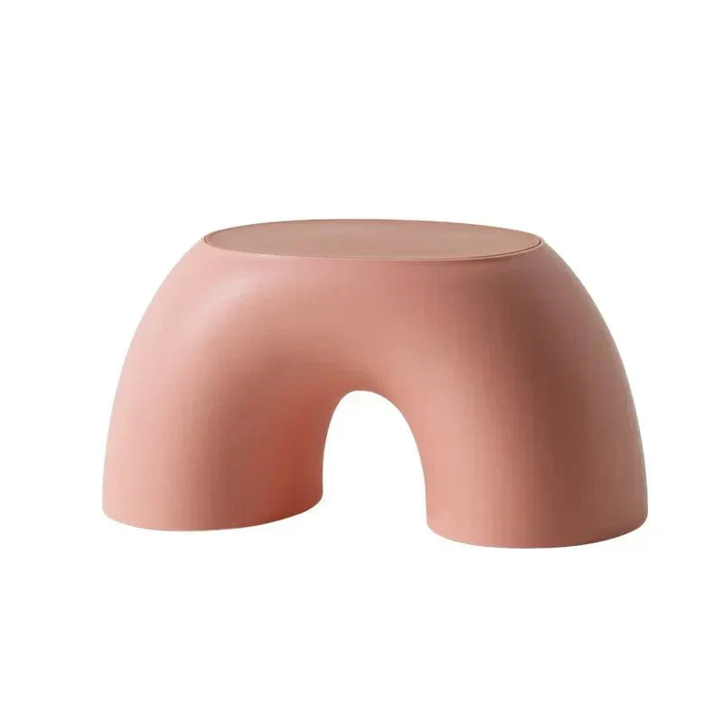 Kinderhocker aus Kunststoff in Regenbogenform