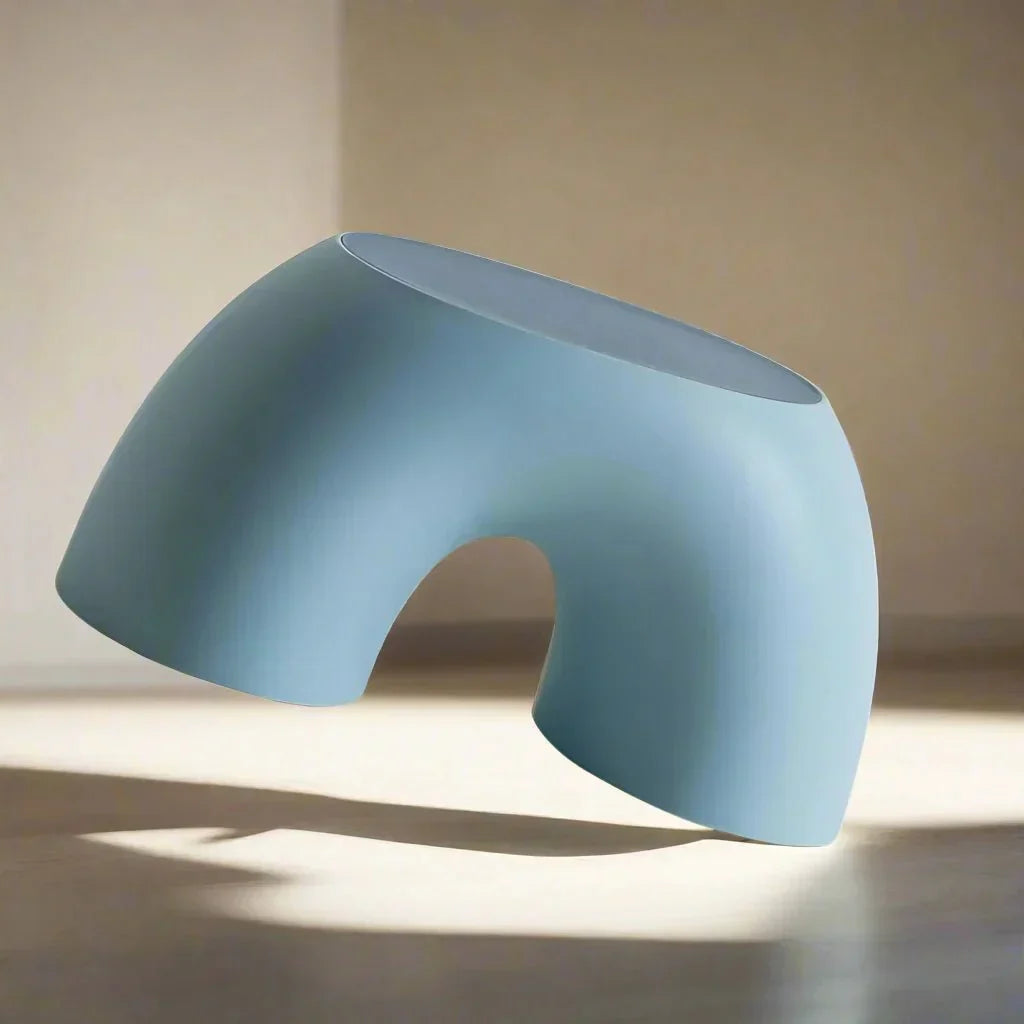 Kinderhocker aus Kunststoff in Regenbogenform