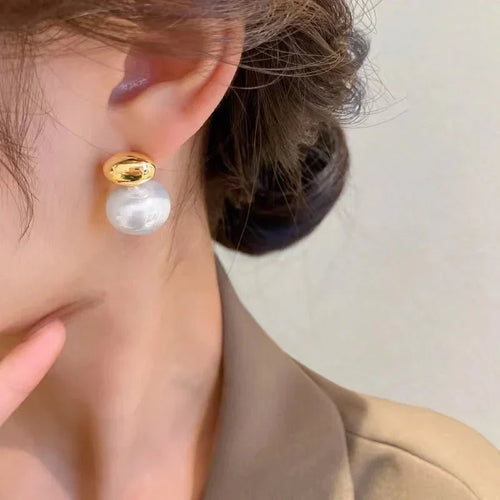 Karnz | Klassische mit Gold akzentuierte Perlen-Ohrstecker