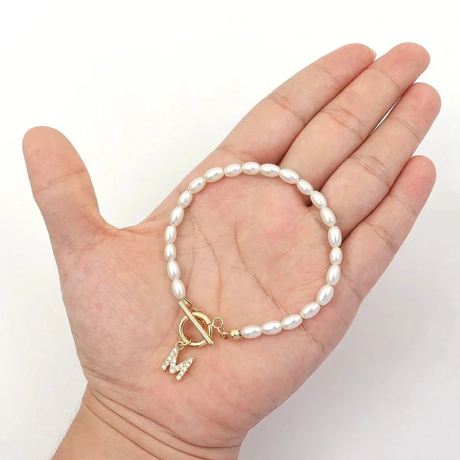 Karnz | Klassische Perlenverschluss Buchstabeninitialen Armbänder