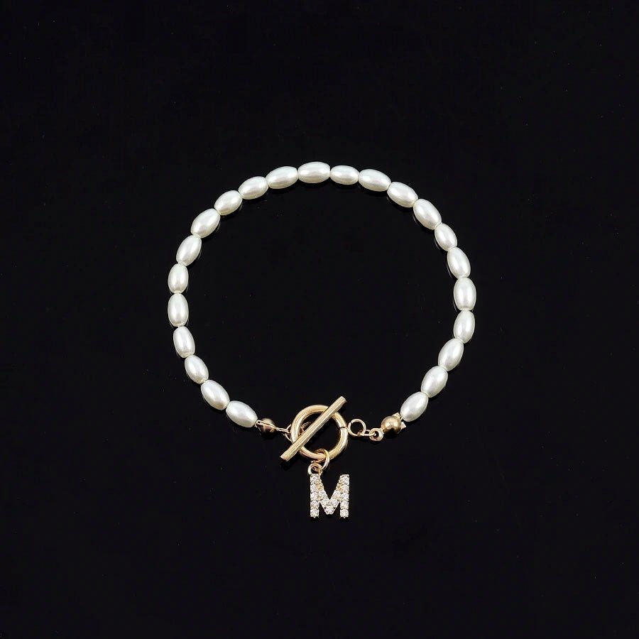 Karnz | Klassische Perlenverschluss Buchstabeninitialen Armbänder