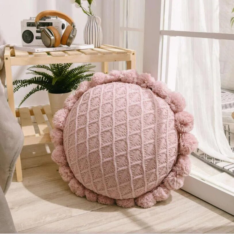 Süßes Pompom Quasten Rundes Gemütliches Kissen aus Acrylstrick | Karnz