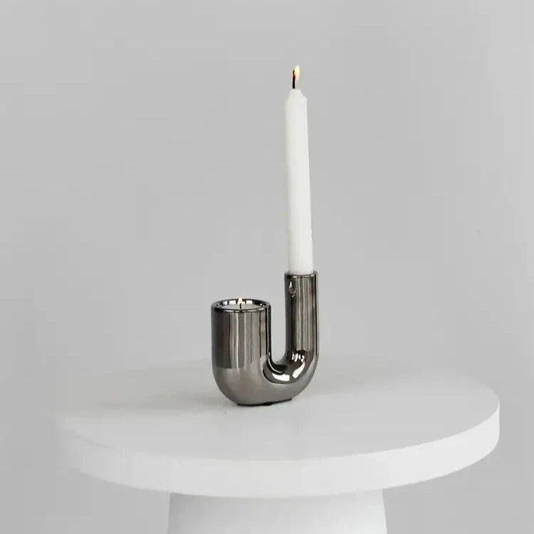 Eleganter Silberner Kerzenhalter mit minimalistischem Design | Karnz