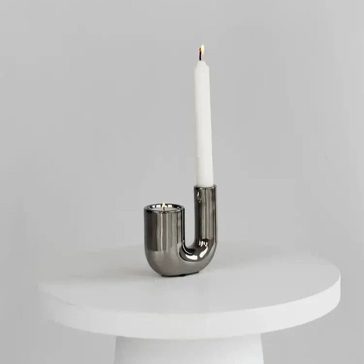 Eleganter Silberner Kerzenhalter mit minimalistischem Design | Karnz