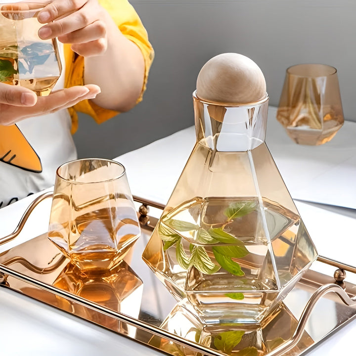 Diamantglas-Karaffenset mit 4 Gläsern – modern und dekorativ | 5-teiliges Set mit Deckeln für Wasser, Saft und Wein | Karnz