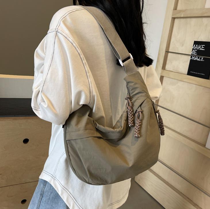 EVERCARRY – Nylon-Schultertasche mit intelligenten Fächern für den täglichen Gebrauch