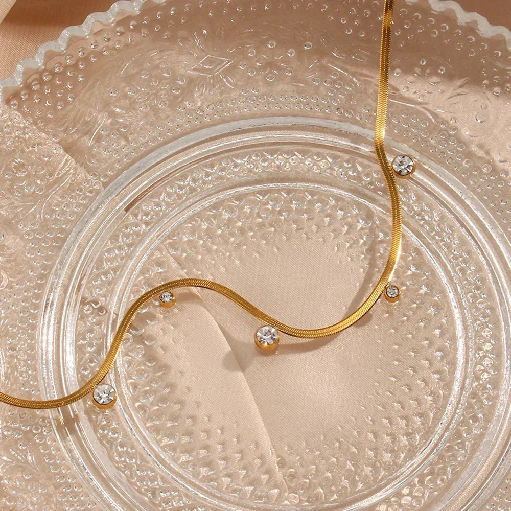 Karnz | Zierliche Diamant-Herringbone-Choker-Halskette